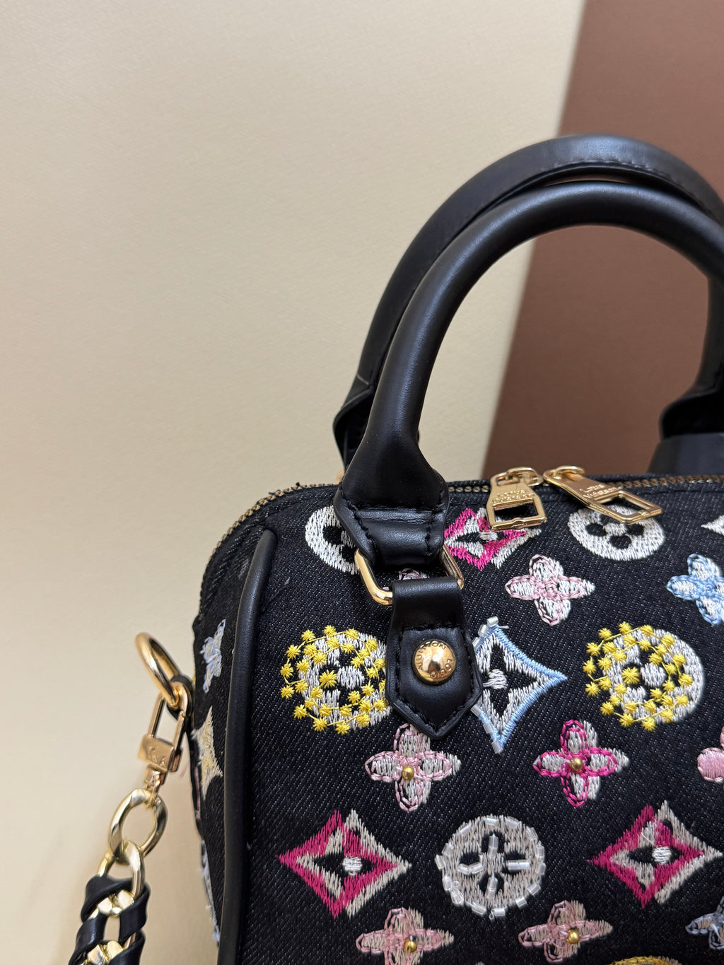 T.black LV